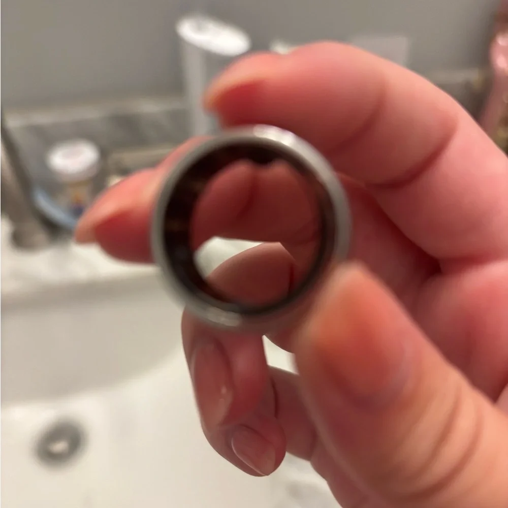 Oura Smart Ring with Charging Base - Generation 3